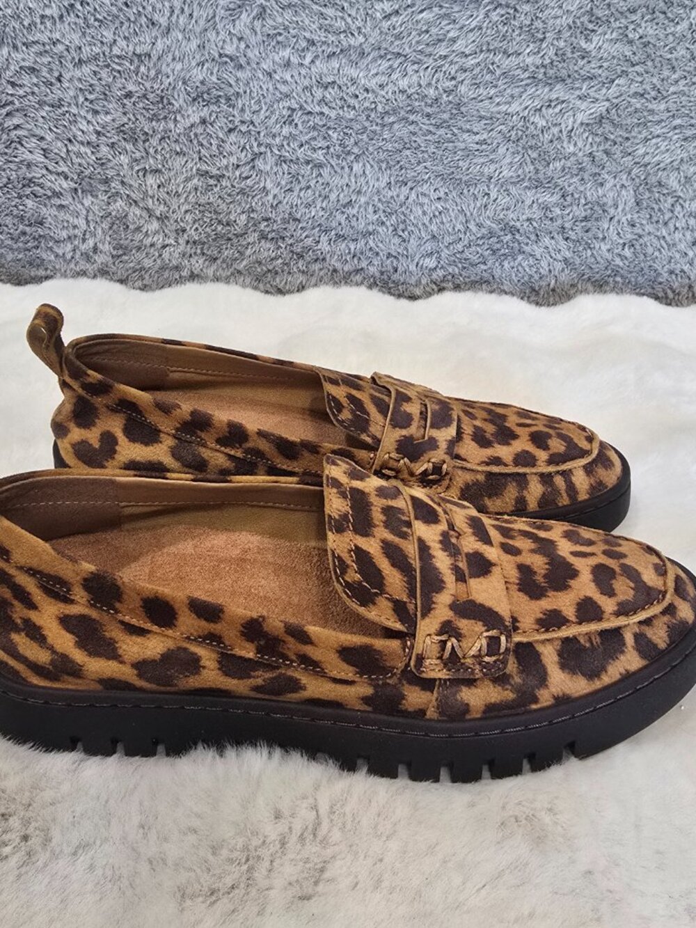 Vionic Uptown Loafer Tan Leopard Suede Women's Sizes NEW Mature Comfort - Picture 14 of 16